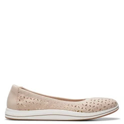 Clarks Women's , Breeze Roam Slip-On Light Sand